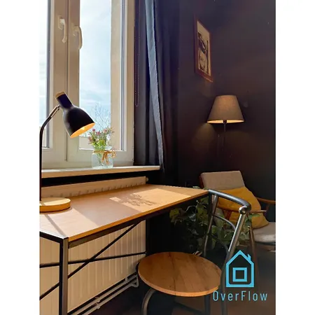 Проживание в семье Vinyl - Charming Place, 15 Minutes To Old Town & Seaside