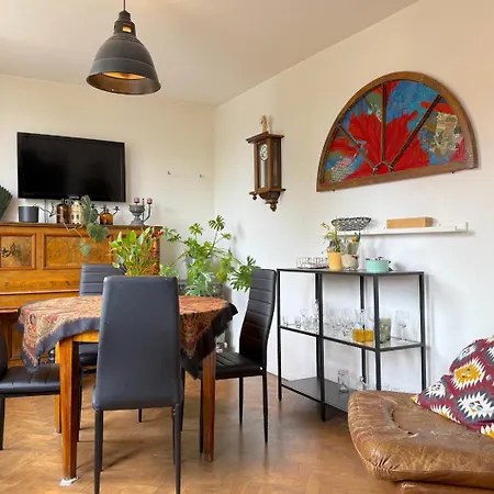 Проживание в семье Vinyl - Charming Place, 15 Minutes To Old Town & Seaside Гданьск