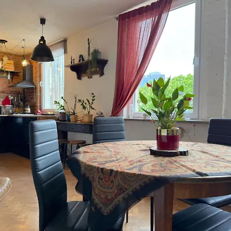 Проживание в семье Vinyl - Charming Place, 15 Minutes To Old Town & Seaside *