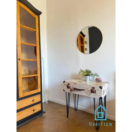 Проживание в семье Vinyl - Charming Place, 15 Minutes To Old Town & Seaside *